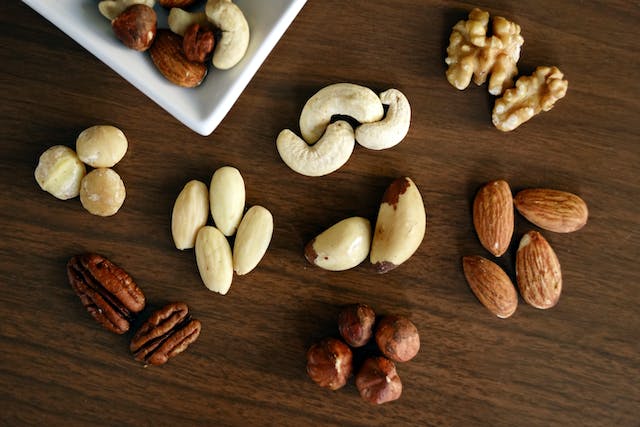 Seleeniä saa pähkinöistä etenkin parapähkinästä.